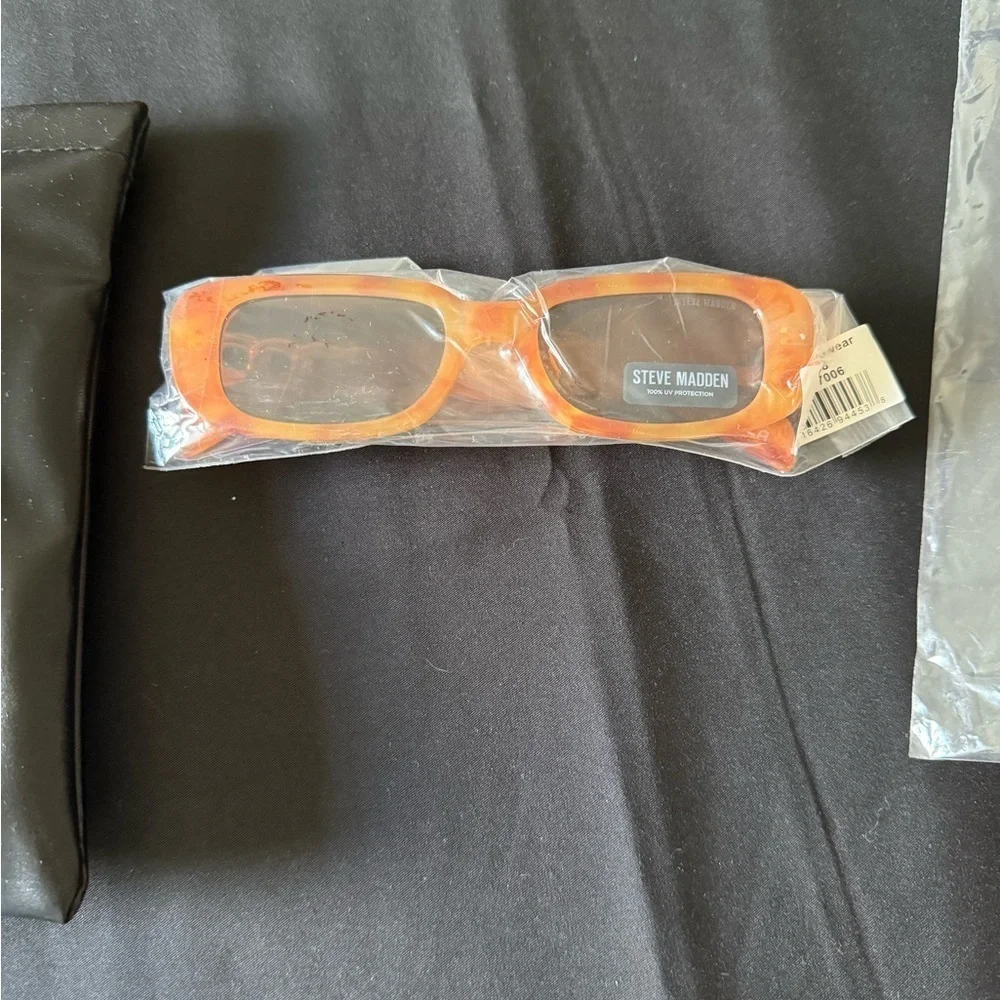 Steve Madden Orange Sunglasses with Black Pouch